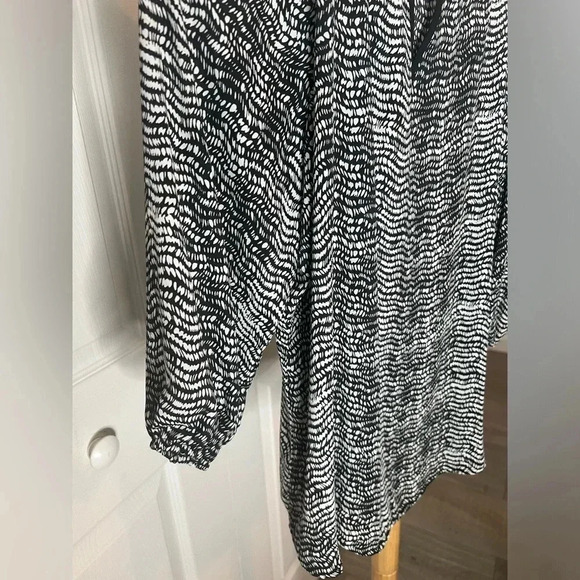 Apt 9 Shoulder Blouse Size Large - Picture 4 of 6